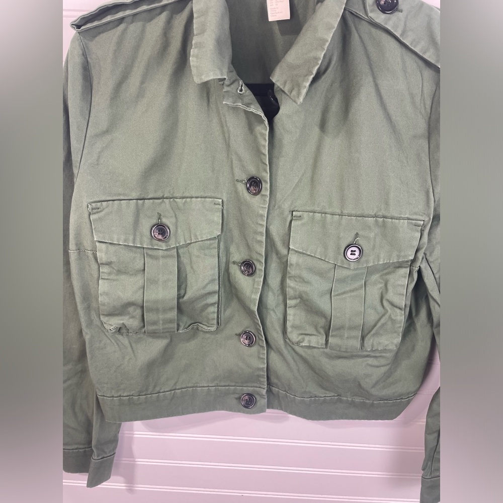 H&M Green Cropped Bomber Jacket with Many Pockets Size 12 Women’s EUC - Picture 6 of 7